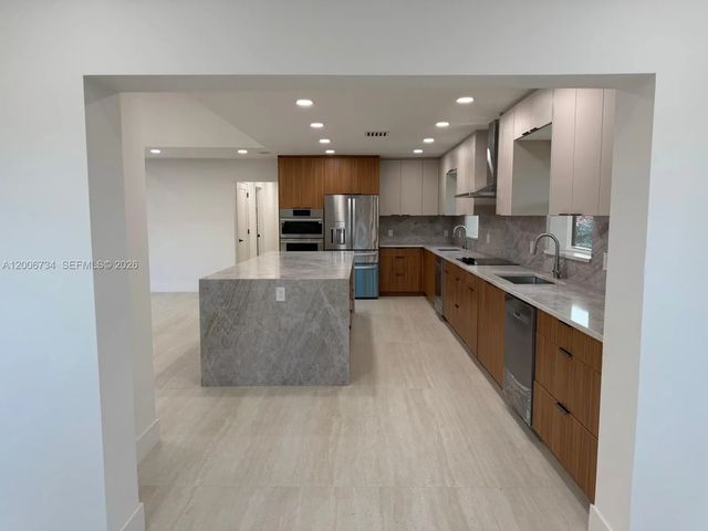 5 of 28 - 7917 Chula Vista Crescent, Boca Raton, FL