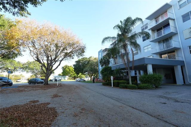 500 Executive Center Drive #1j, West Palm Beach