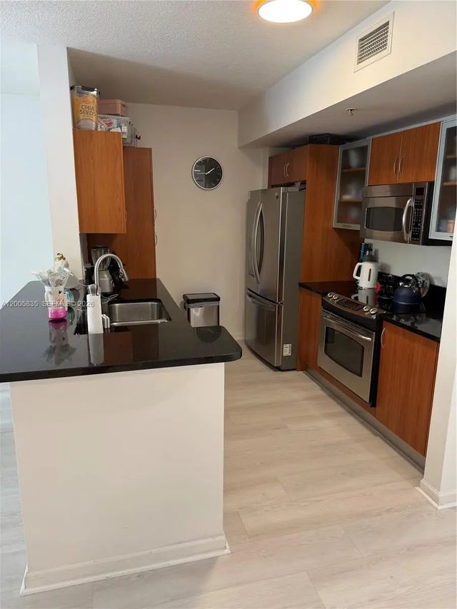4 of 30 - 18800 Ne 29th Avenue #419, Aventura, FL