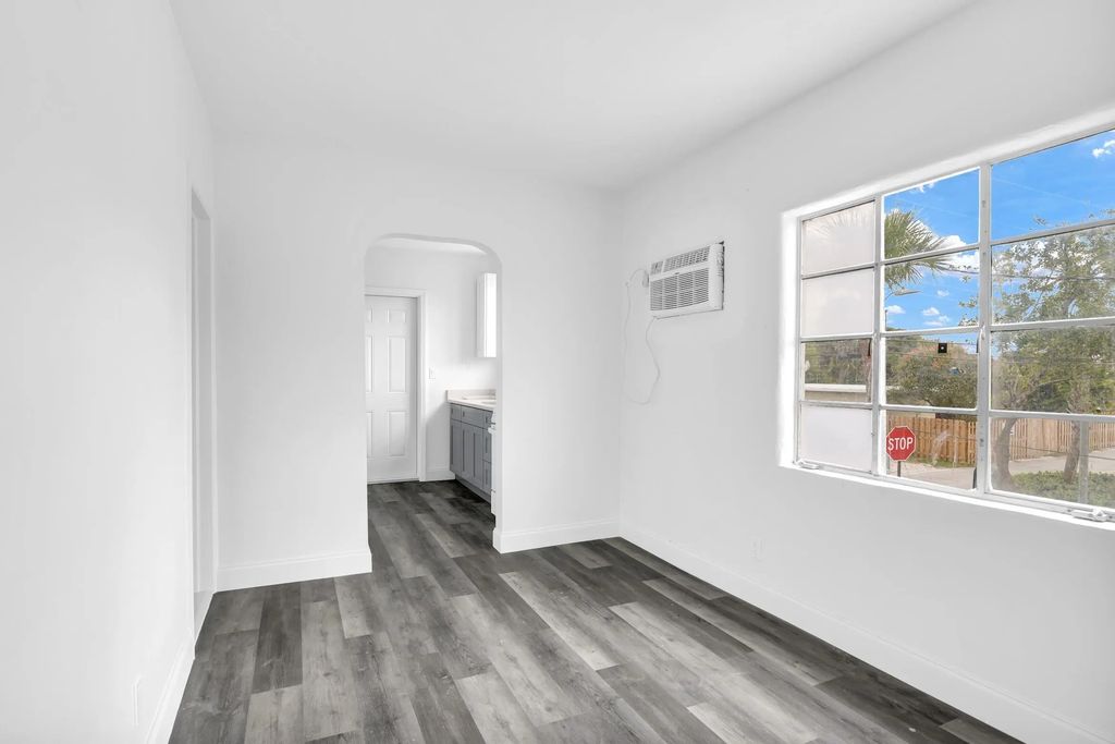 820 N Dixie Highway #4, Lake Worth Beach