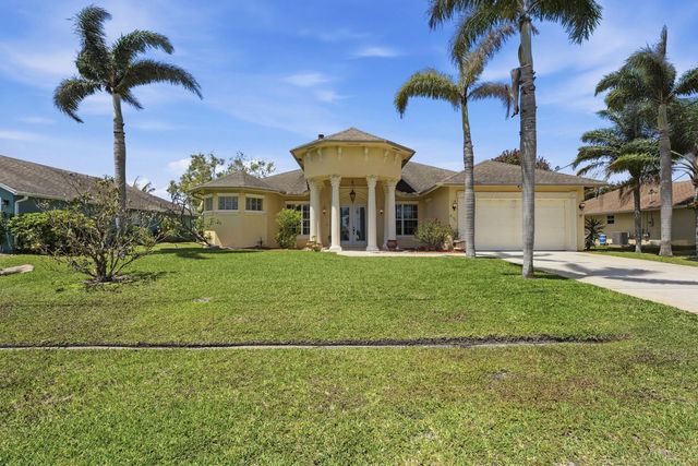 2199 Se Heathwood Circle, Port St. Lucie