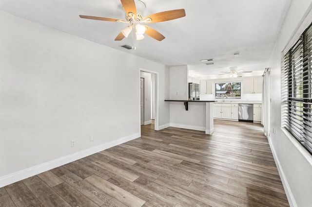 5 of 74 - 2101 N Palm Circle, North Palm Beach, FL