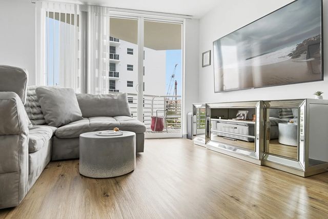 3 of 60 - 1551 N Flagler Drive #605, West Palm Beach, FL