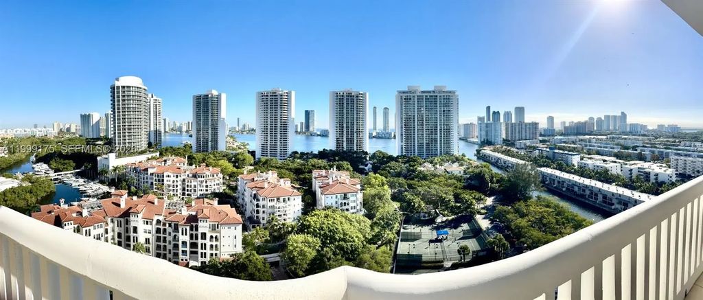 2000 Island Boulevard #1801, Aventura