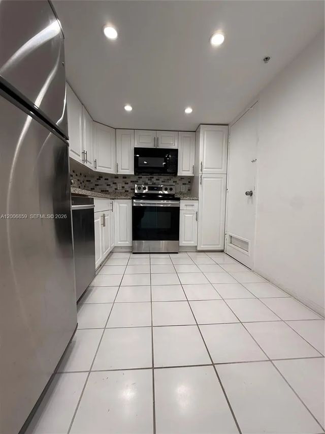 5 of 22 - 400 Kings Point Drive #608, Sunny Isles Beach, FL