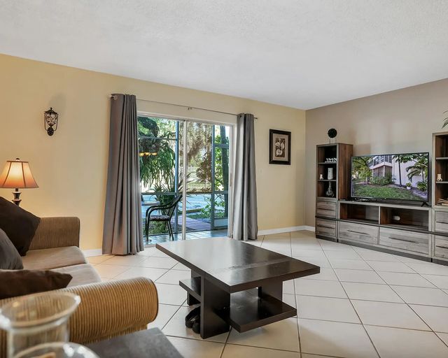 4 of 22 - 2061 Nw 47th Terrace #103, Lauderhill, FL