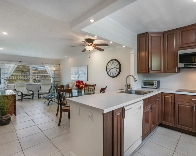2 of 25 - 3506 Nw 49th Avenue #511, Lauderdale Lakes, FL