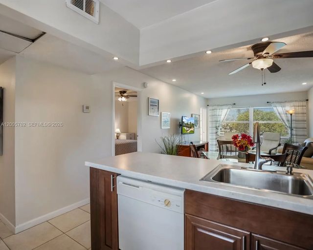 3 of 25 - 3506 Nw 49th Avenue #511, Lauderdale Lakes, FL