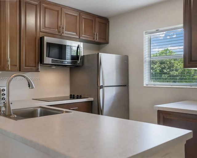 4 of 25 - 3506 Nw 49th Avenue #511, Lauderdale Lakes, FL
