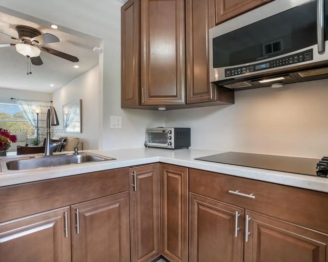 5 of 25 - 3506 Nw 49th Avenue #511, Lauderdale Lakes, FL