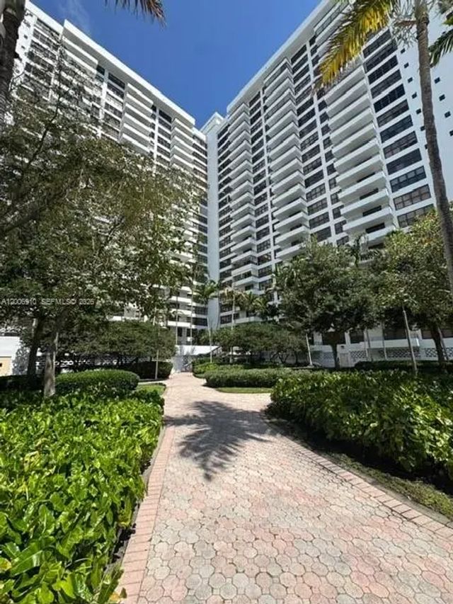 2500 Parkview Drive #1210, Hallandale Beach