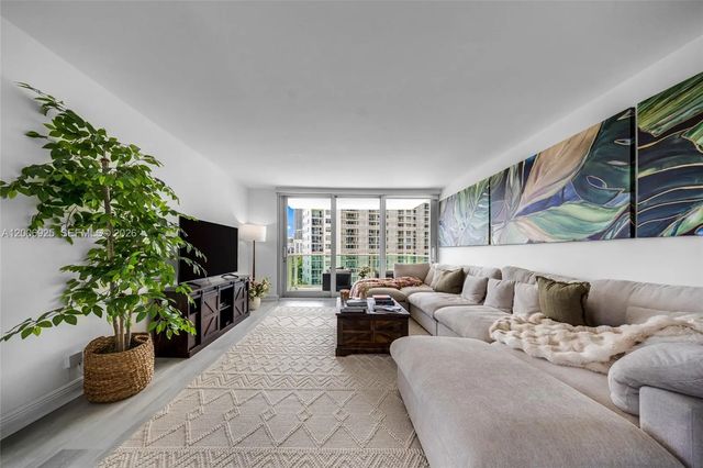 2 of 41 - 1000 West Avenue #702, Miami Beach, FL