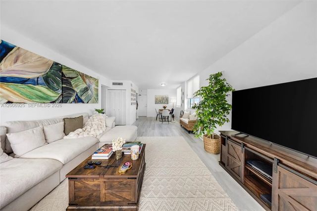 4 of 41 - 1000 West Avenue #702, Miami Beach, FL