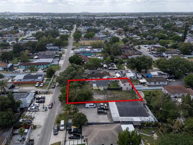 5 of 33 - 3035 Nw 93rd Street, Miami, FL