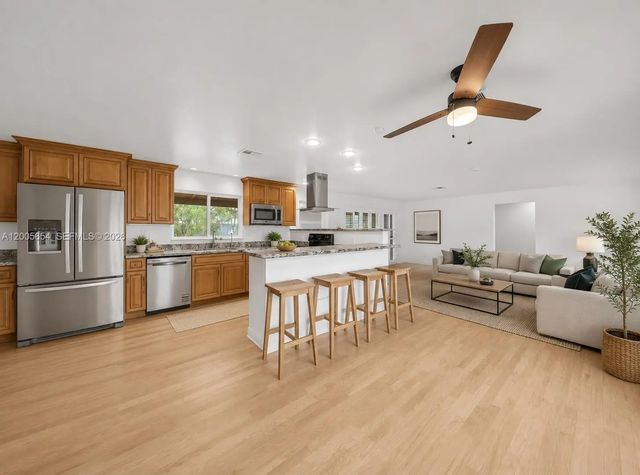 2 of 37 - 4401 Ne 15th Terrace, Oakland Park, FL
