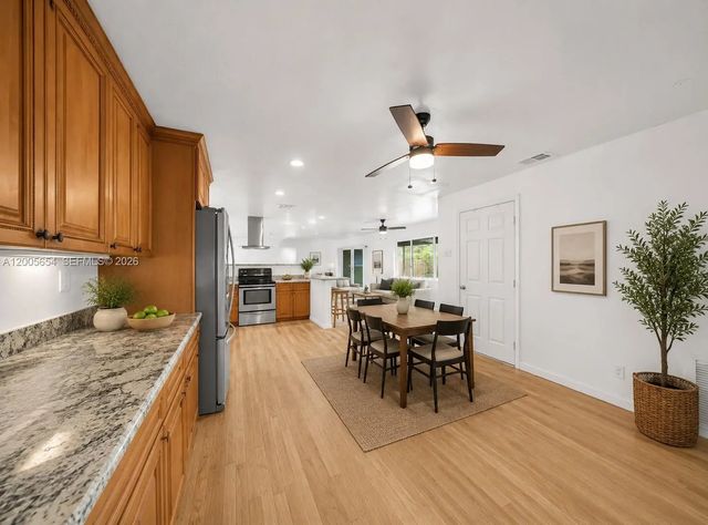 4 of 37 - 4401 Ne 15th Terrace, Oakland Park, FL