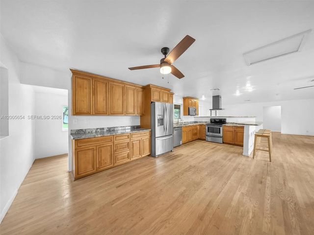 5 of 37 - 4401 Ne 15th Terrace, Oakland Park, FL