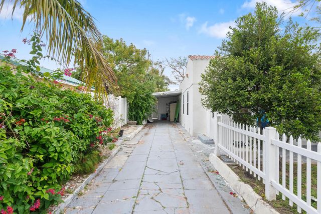 3 of 28 - 625 Selkirk Street, West Palm Beach, FL