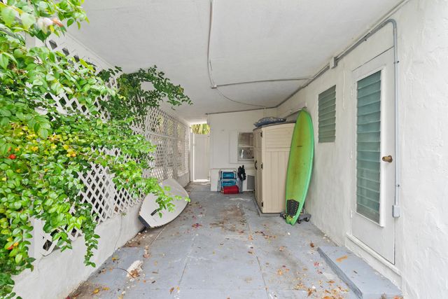 4 of 28 - 625 Selkirk Street, West Palm Beach, FL