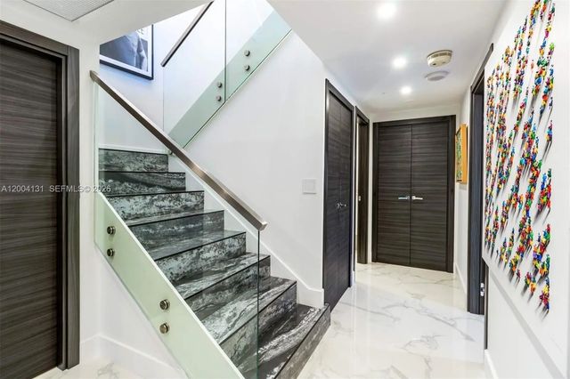 20191 E Country Club Drive #th7, Aventura