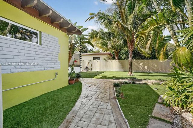 4 of 33 - 270 Nw 106th Street, Miami, FL