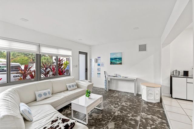 3 of 32 - 3305 Ne 16th Court, Fort Lauderdale, FL