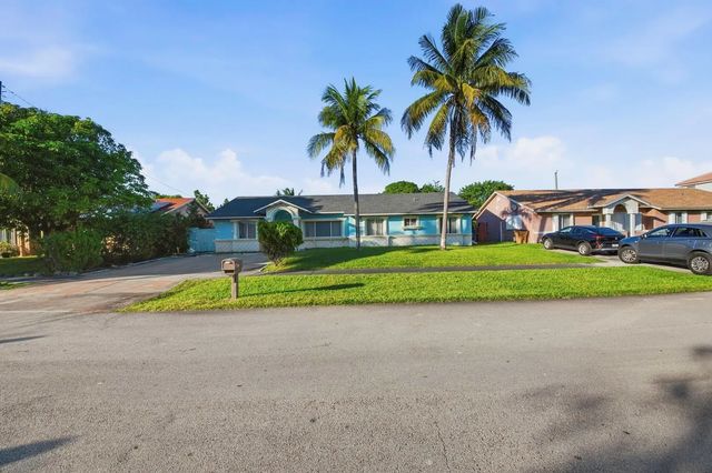 561 Ne 38th Street, Deerfield Beach