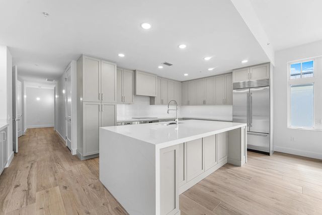 4 of 37 - 180 Lake Drive #2304, Palm Beach Shores, FL