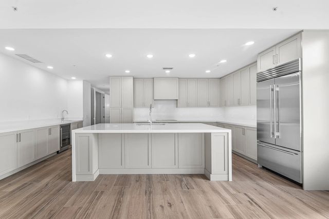 5 of 37 - 180 Lake Drive #2304, Palm Beach Shores, FL
