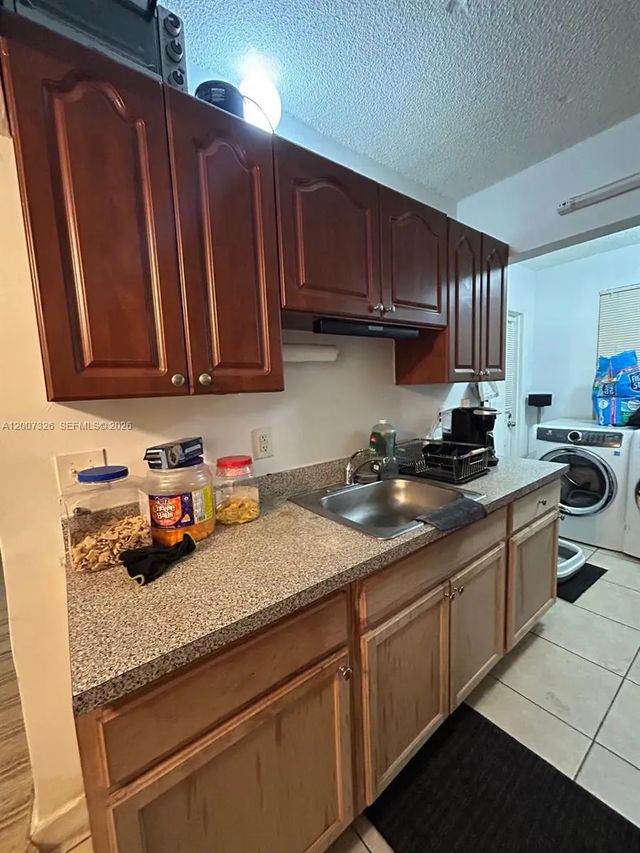 5 of 18 - 1100 Ne 1st Court #104, Hallandale Beach, FL