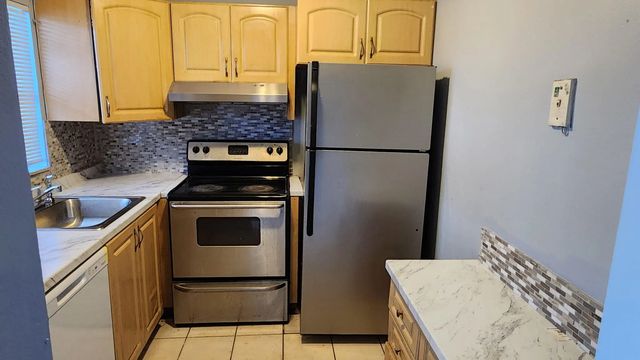 5 of 9 - 4141 Nw 26th Street #322, Lauderhill, FL