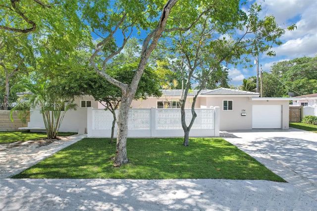 4 of 32 - 2 Nw 89th Street, El Portal, FL