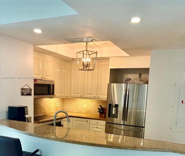 3 of 15 - 3400 Sw 27th Avenue #805, Coconut Grove, FL