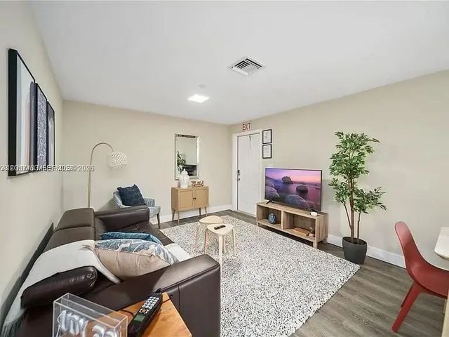 5 of 15 - 2320 Garfield Street, Hollywood, FL