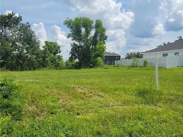 2205 Ne 25th Terrace, Cape Coral