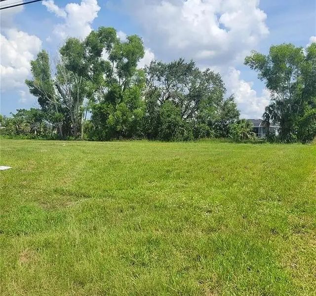 3 of 4 - 2205 Ne 25th Terrace, Cape Coral, FL