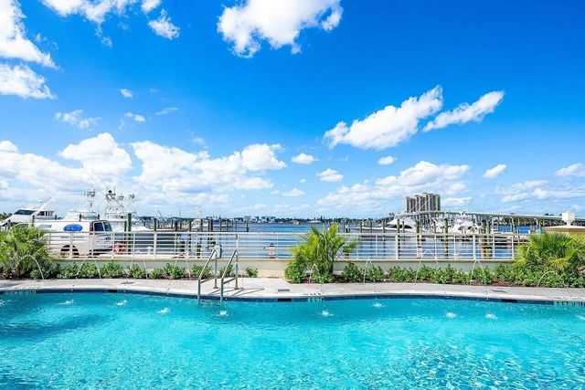 3 of 40 - 180 Lake Drive #2103, Palm Beach Shores, FL