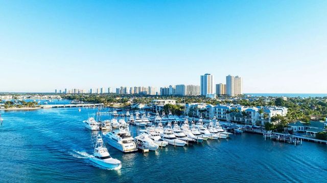 4 of 40 - 180 Lake Drive #2103, Palm Beach Shores, FL