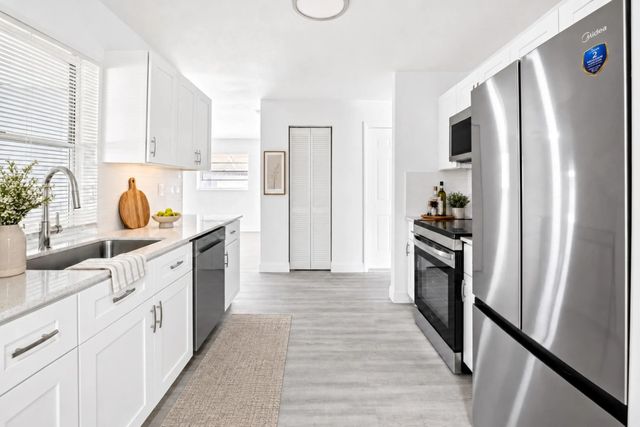 3 of 44 - 703 Sw 18th Street, Boynton Beach, FL