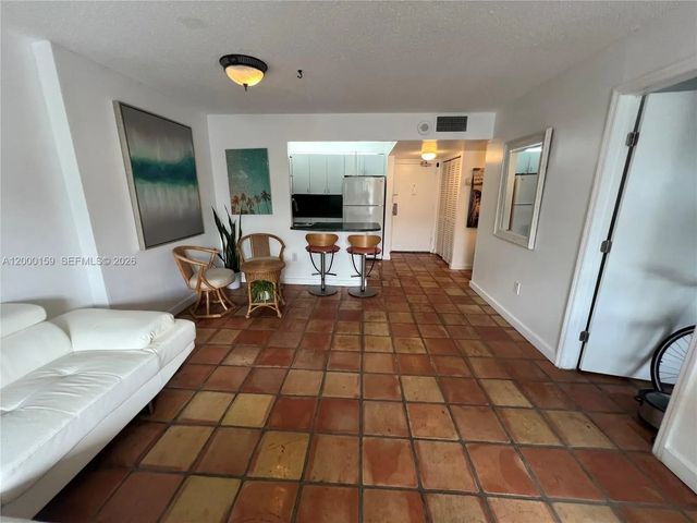 5 of 24 - 345 Ocean Drive #303, Miami Beach, FL