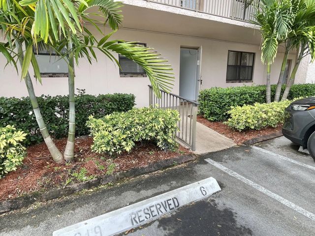 5 of 23 - 10442 Sunrise Lakes Boulevard #104, Sunrise, FL