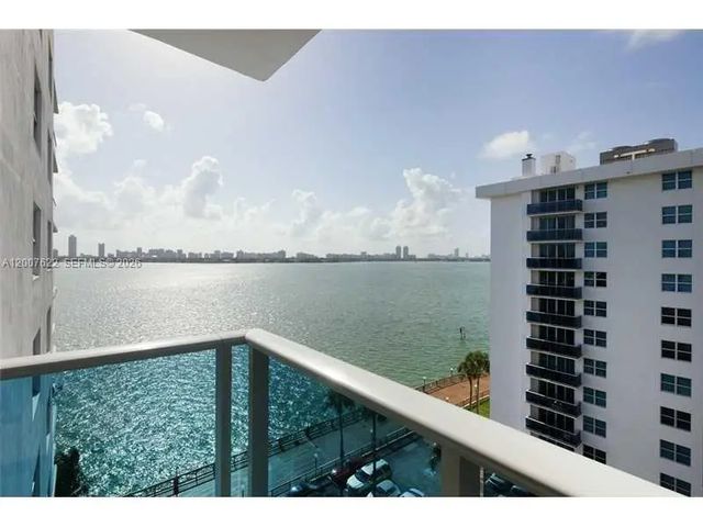 7501 E Treasure Drive #8c, North Bay Village