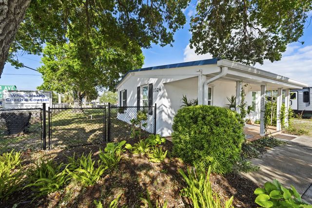 3 of 26 - 1324 16th Street, Vero Beach, FL