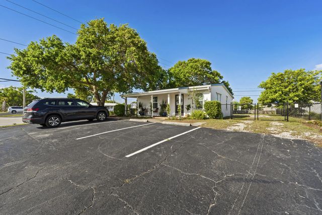 4 of 26 - 1324 16th Street, Vero Beach, FL
