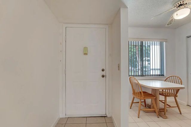 3 of 18 - 3146 Via Poinciana #203, Lake Worth, FL