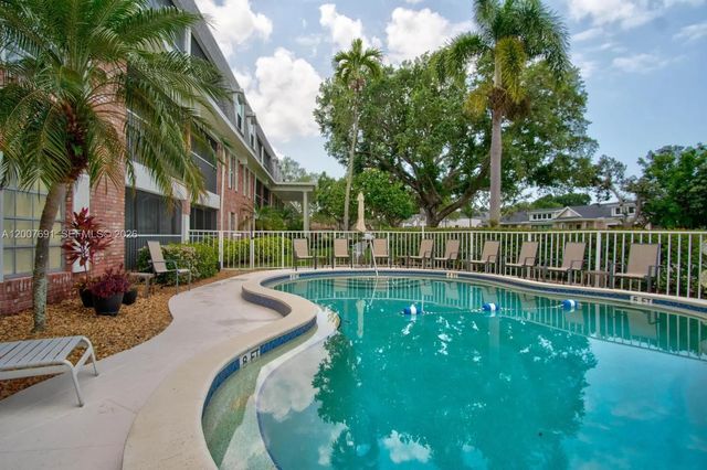 2 of 10 - 1900 Alamanda #108, Naples, FL