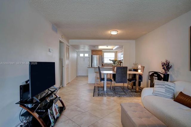 3 of 10 - 1900 Alamanda #108, Naples, FL