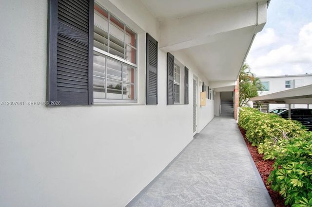 5 of 10 - 1900 Alamanda #108, Naples, FL