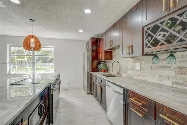 4 of 19 - 1480 W 36th Street, Riviera Beach, FL