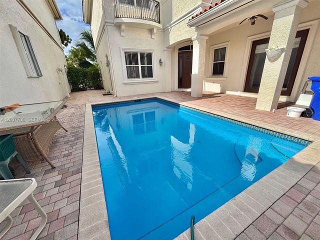 4 of 65 - 1141 Waterside Lane, Hollywood, FL